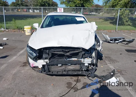 2013 Ford Fusion Se z USA, uszkodzony, nr VIN 3FA6P0HR8DR197228